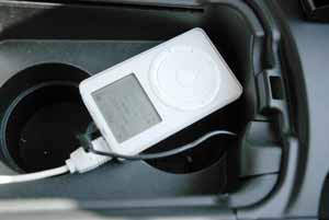 カップホルダ部で活躍するiPod