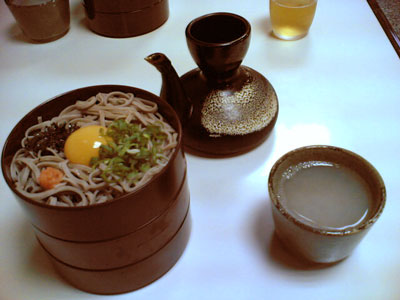 ���q����